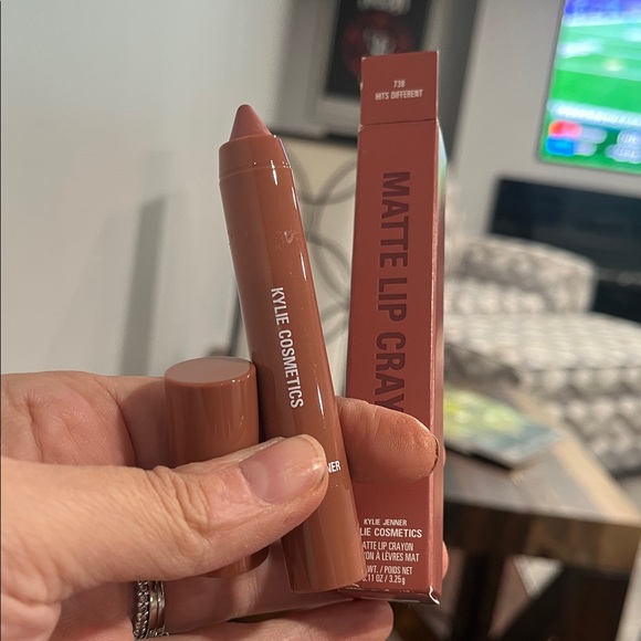 Kylie brand matte lip crayon called “hits different” - Picture 1 of 3